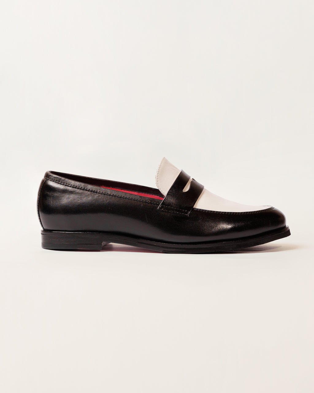 Mocasín Alessa Negro-Blanco Suela Clásica