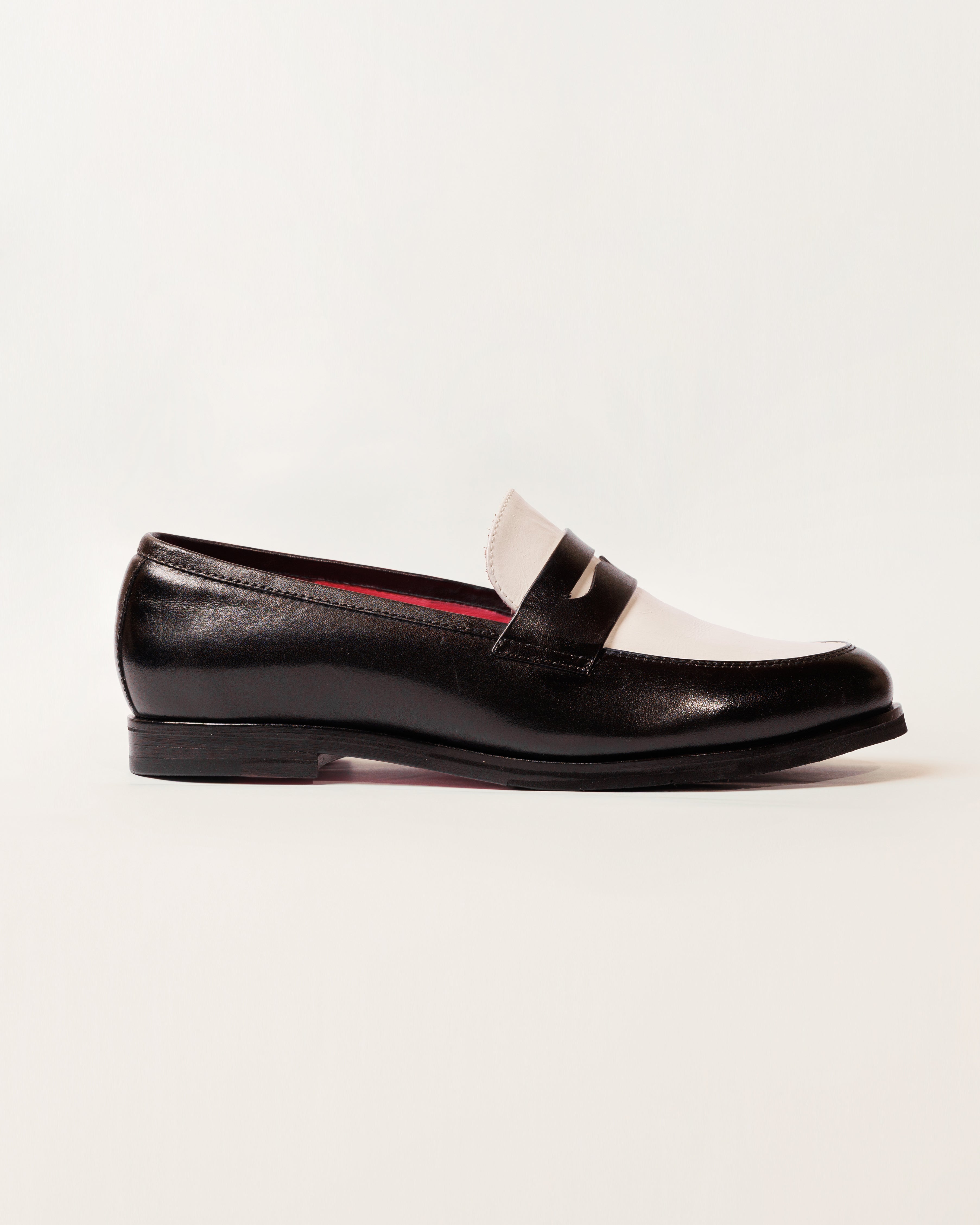 Mocasín Alessa Negro-Blanco Suela Clásica